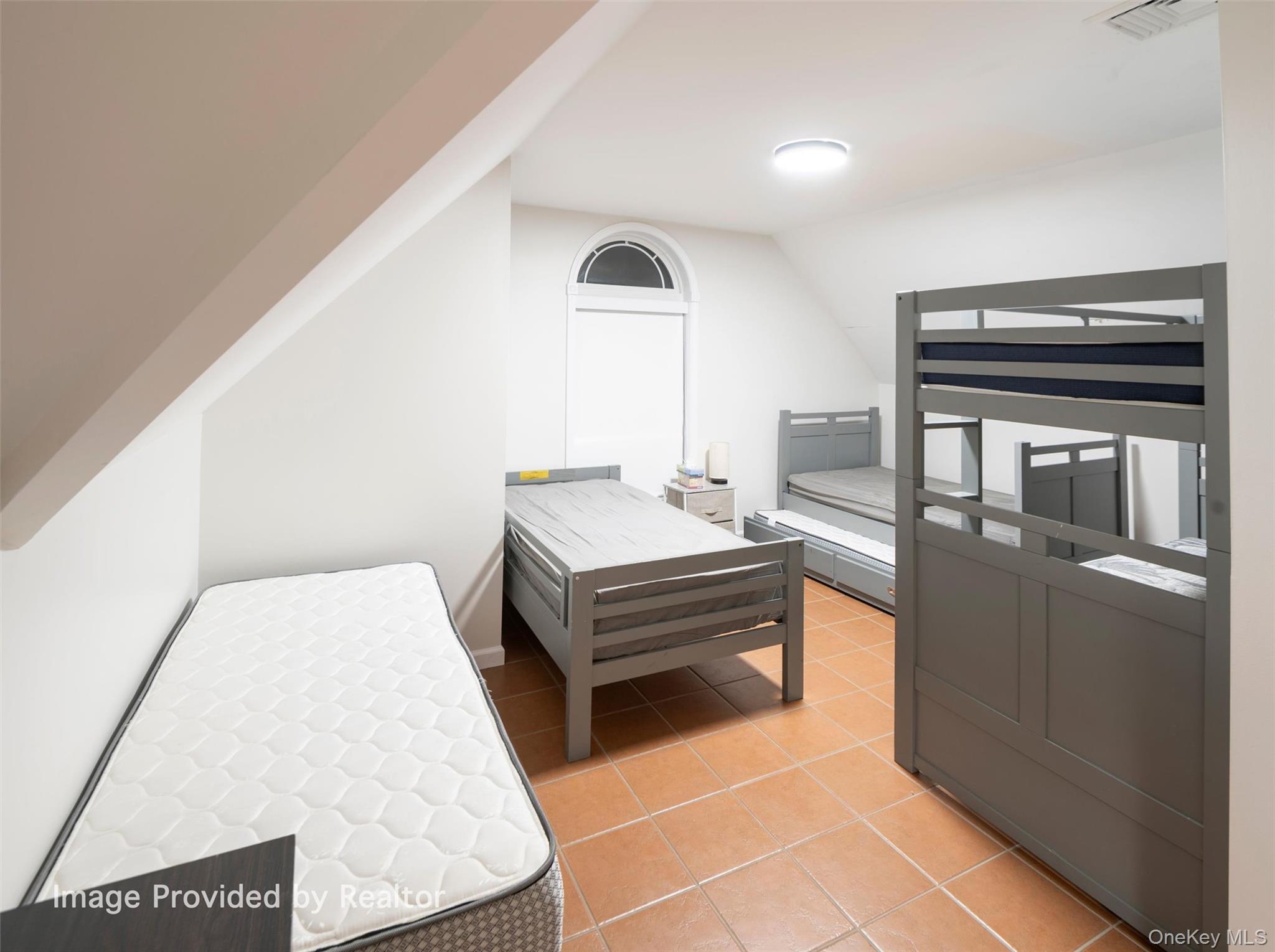 #13 photo, 10 Damian Court, Chester , NY 10918