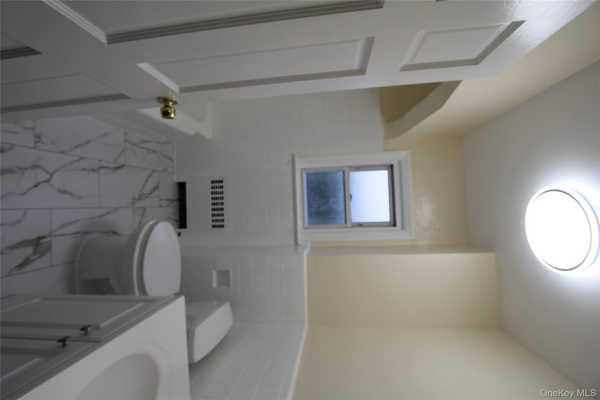 #3 photo, 215 Colonial Avenue, ナッソー郡 Freeport , NY 11520