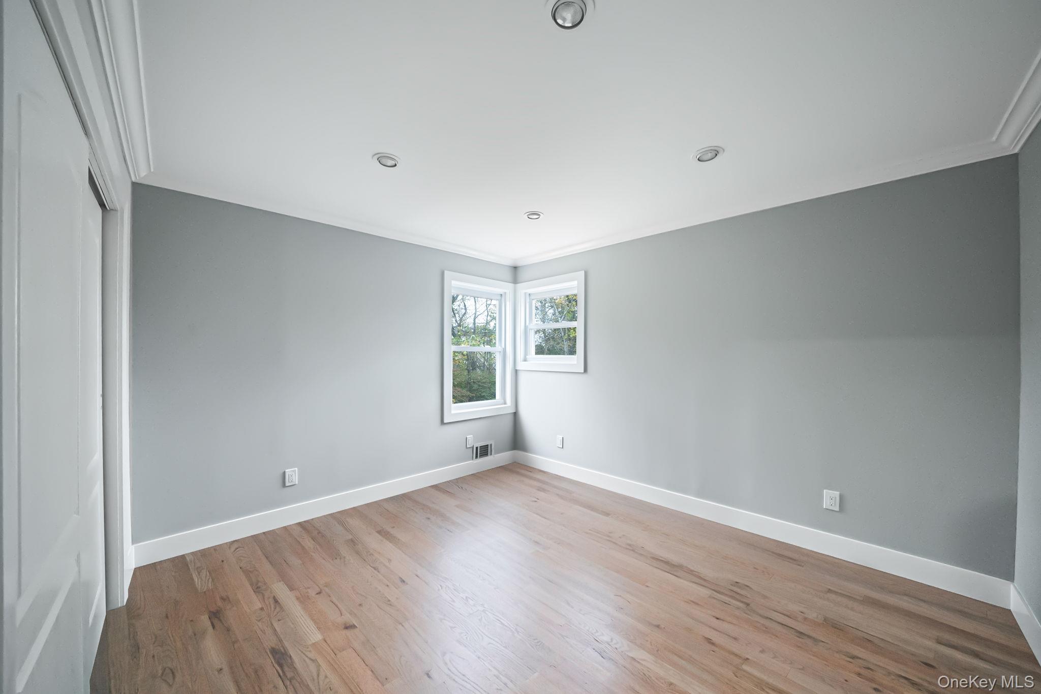 #13 photo, 441 Macdonald Avenue, サフォーク郡 Bellport , NY 11713