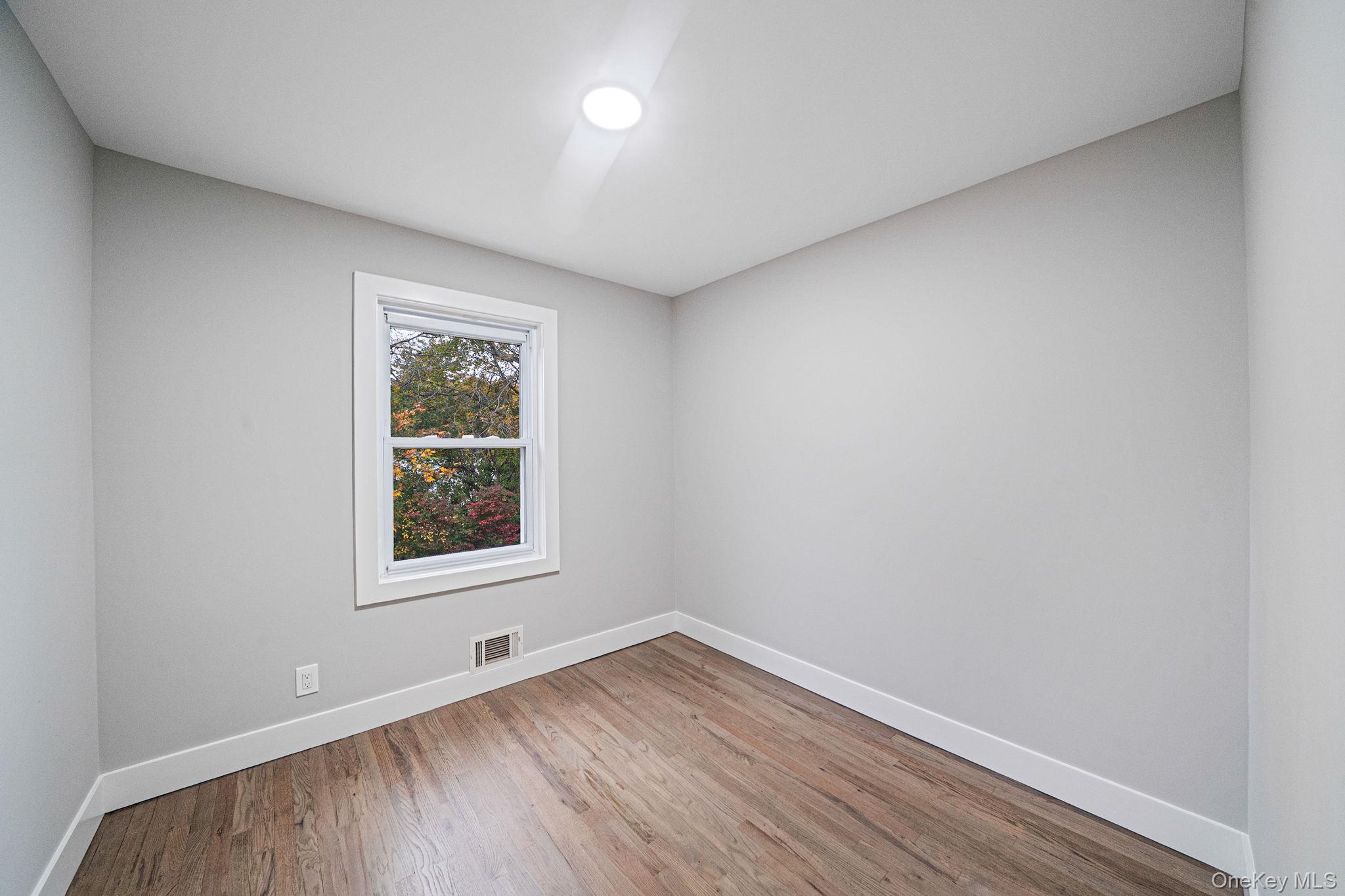 #15 photo, 441 Macdonald Avenue, サフォーク郡 Bellport , NY 11713