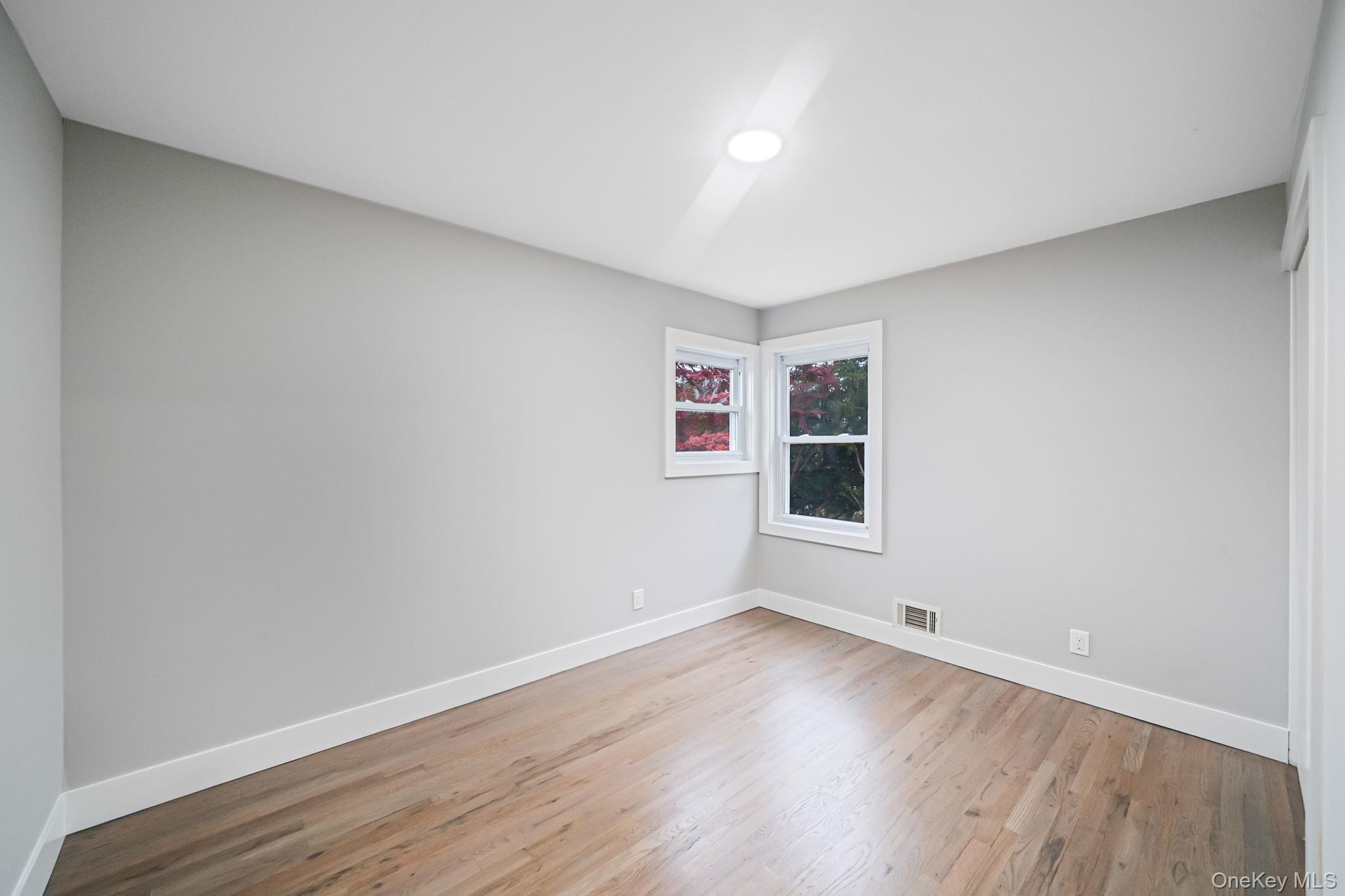 #17 photo, 441 Macdonald Avenue, サフォーク郡 Bellport , NY 11713