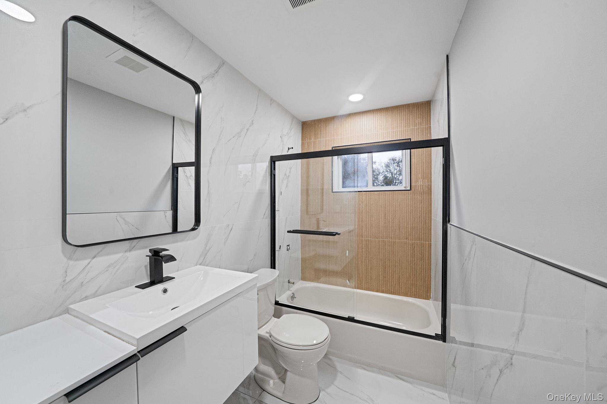 #19 photo, 441 Macdonald Avenue, サフォーク郡 Bellport , NY 11713