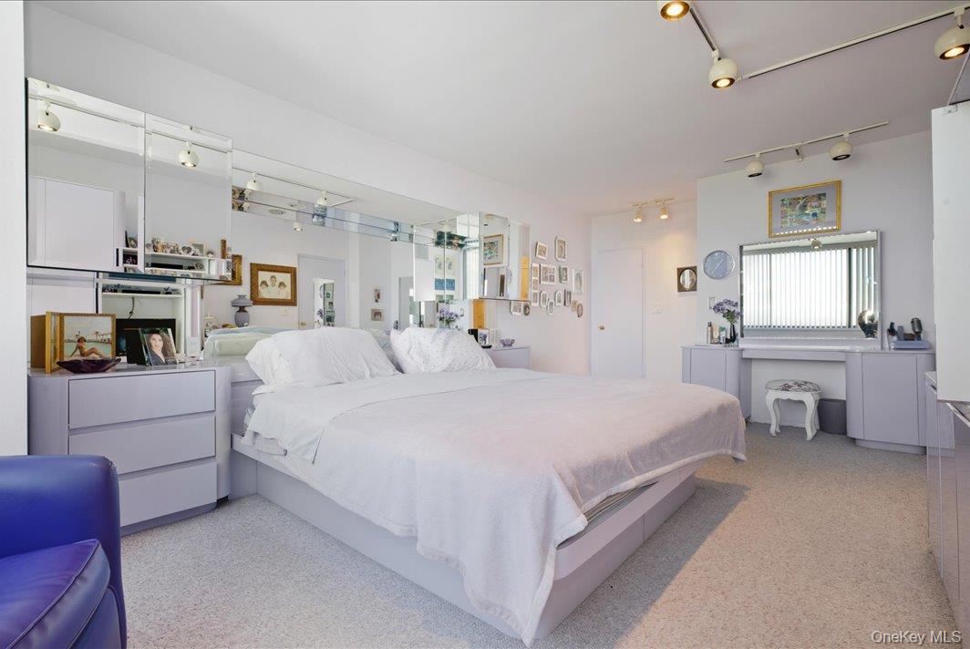 #12 photo, 27010 Grand Central Parkway, クイーンズ区 Floral Park , NY 11005