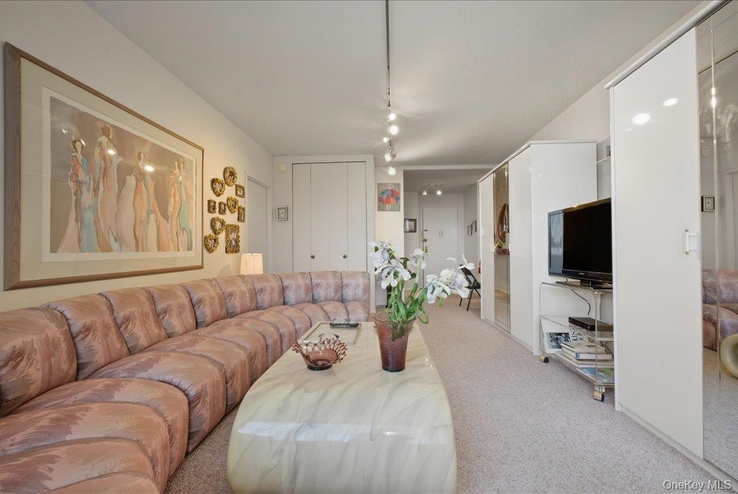 #6 photo, 27010 Grand Central Parkway, クイーンズ区 Floral Park , NY 11005