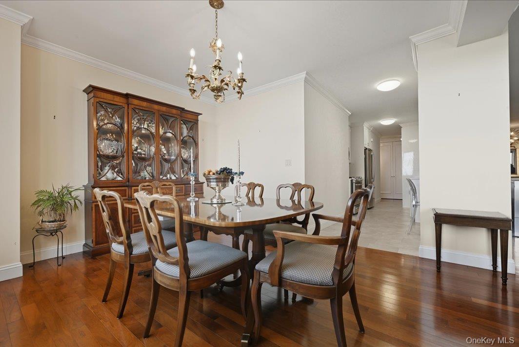 #11 photo, 27010 Grand Central Parkway, クイーンズ区 Floral Park , NY 11005