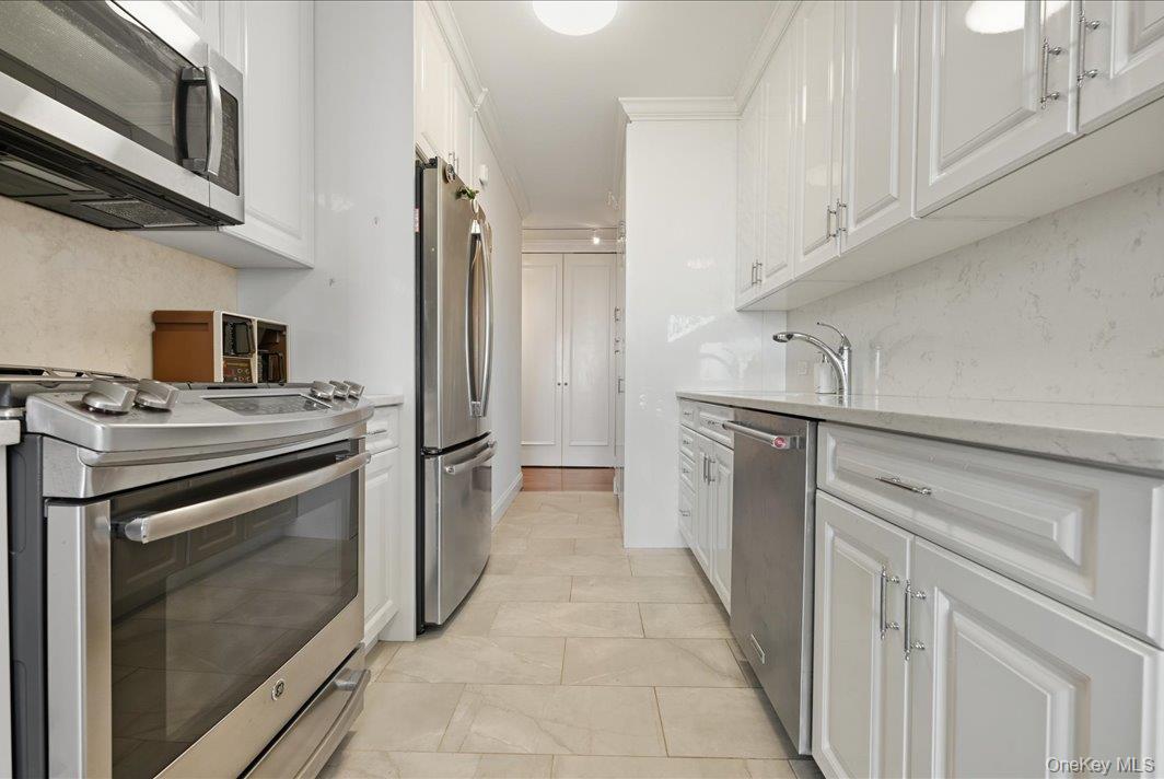 #12 photo, 27010 Grand Central Parkway, クイーンズ区 Floral Park , NY 11005