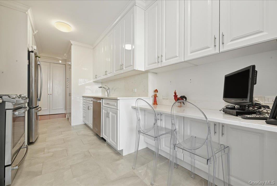 #13 photo, 27010 Grand Central Parkway, クイーンズ区 Floral Park , NY 11005