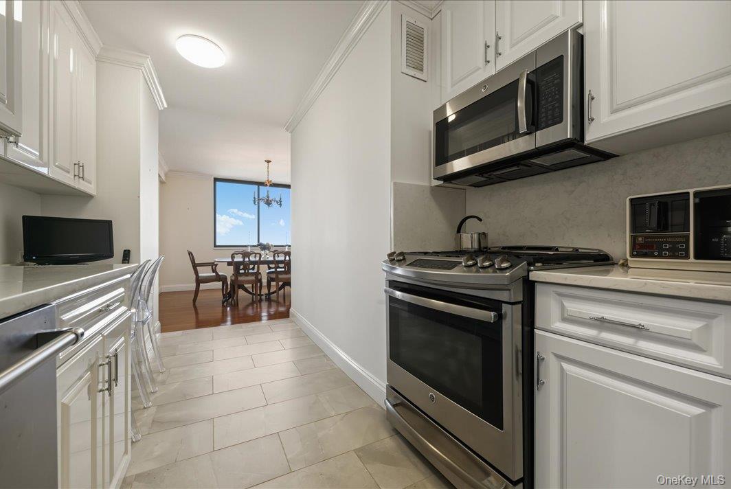 #16 photo, 27010 Grand Central Parkway, クイーンズ区 Floral Park , NY 11005