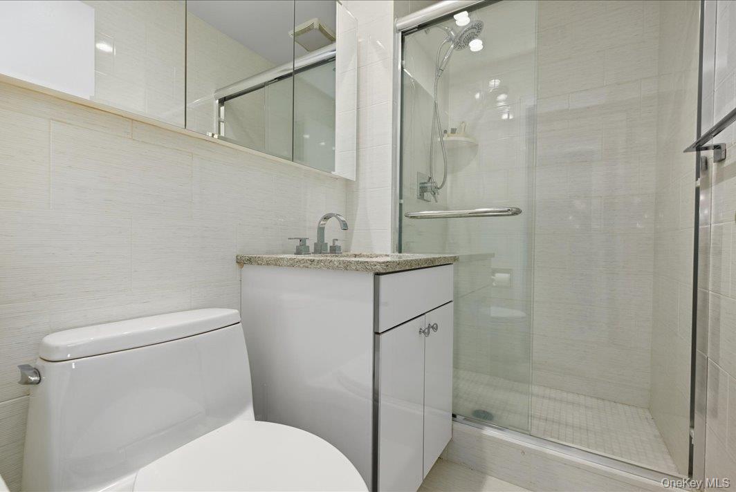 #17 photo, 27010 Grand Central Parkway, クイーンズ区 Floral Park , NY 11005