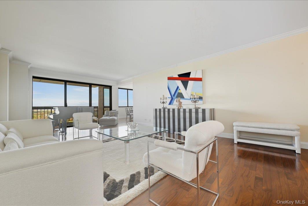 #4 photo, 27010 Grand Central Parkway, クイーンズ区 Floral Park , NY 11005