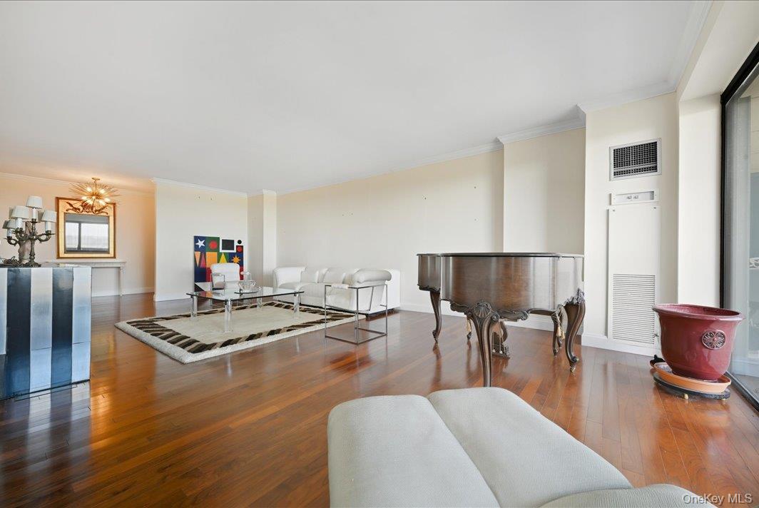 #6 photo, 27010 Grand Central Parkway, クイーンズ区 Floral Park , NY 11005