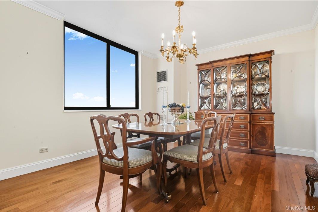 #9 photo, 27010 Grand Central Parkway, クイーンズ区 Floral Park , NY 11005