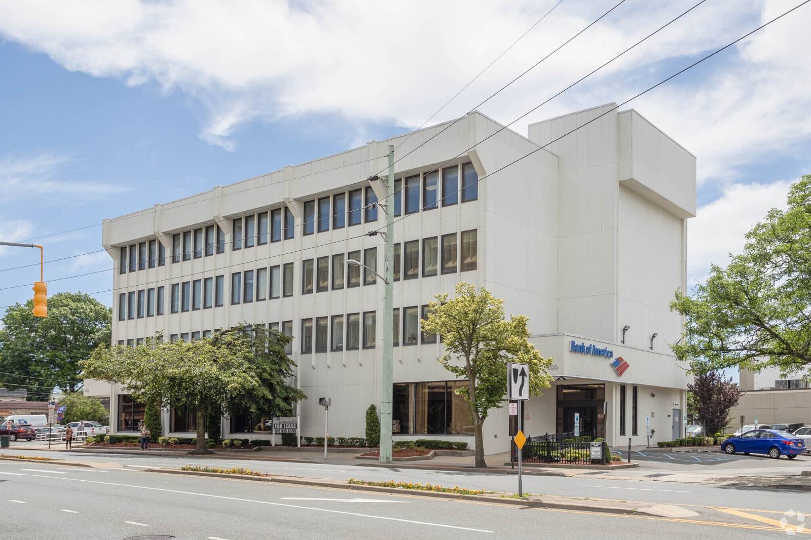 #2 photo, 300 Merrick Road, ナッソー郡 Lynbrook , NY 11563