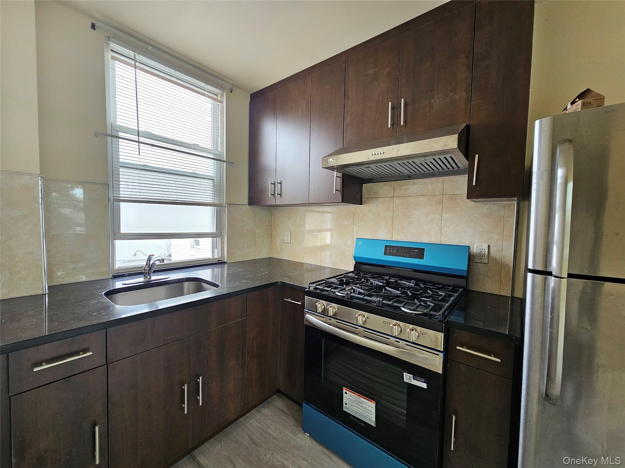 #4 photo, 3617 Greenpoint Avenue, クイーンズ区 Long Island City , NY 11101