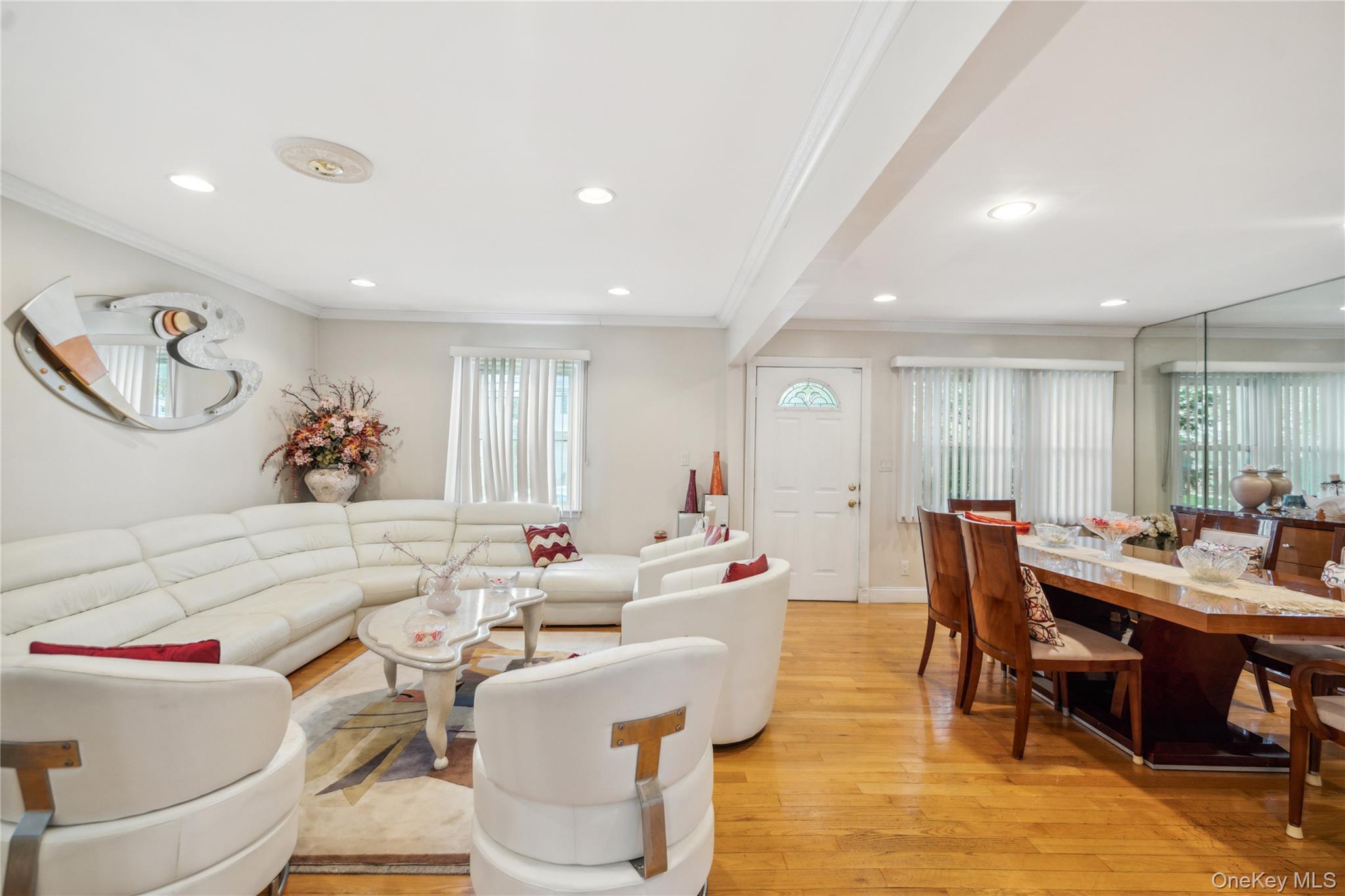 #2 photo, 62 Bretton Road, ナッソー郡 New Hyde Park , NY 11040