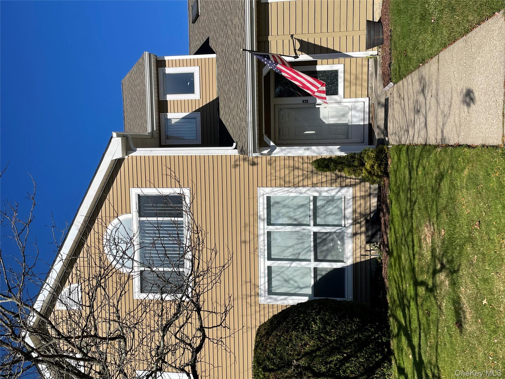 #1 photo, 55 Eric Drive, サフォーク郡 Middle Island , NY 11953