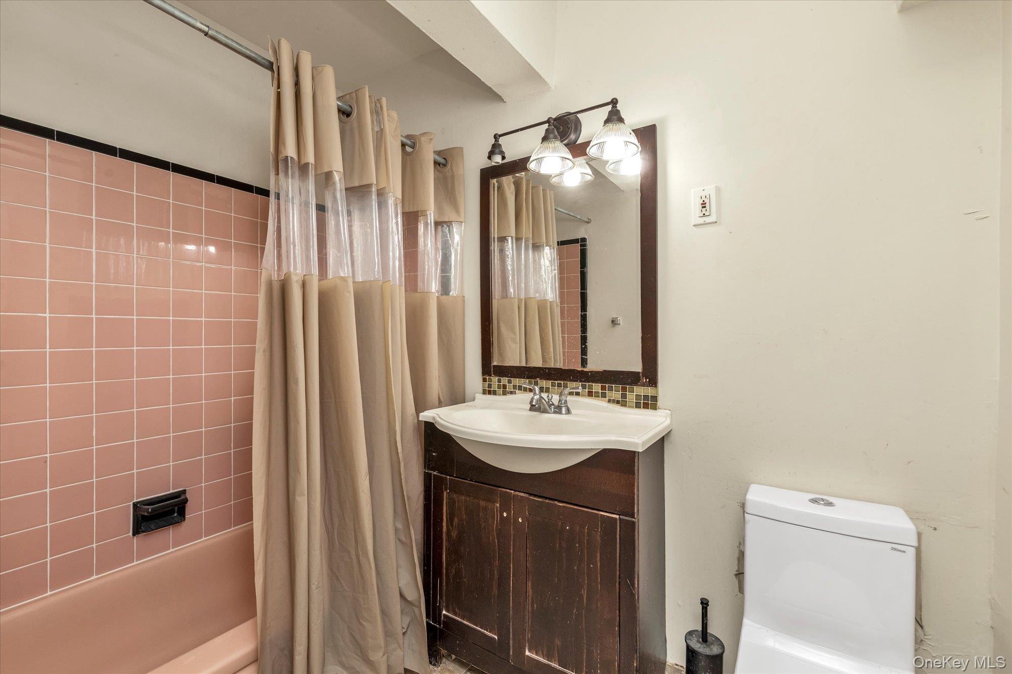 #14 photo, 124 Smith Street, ナッソー郡 Freeport , NY 11520