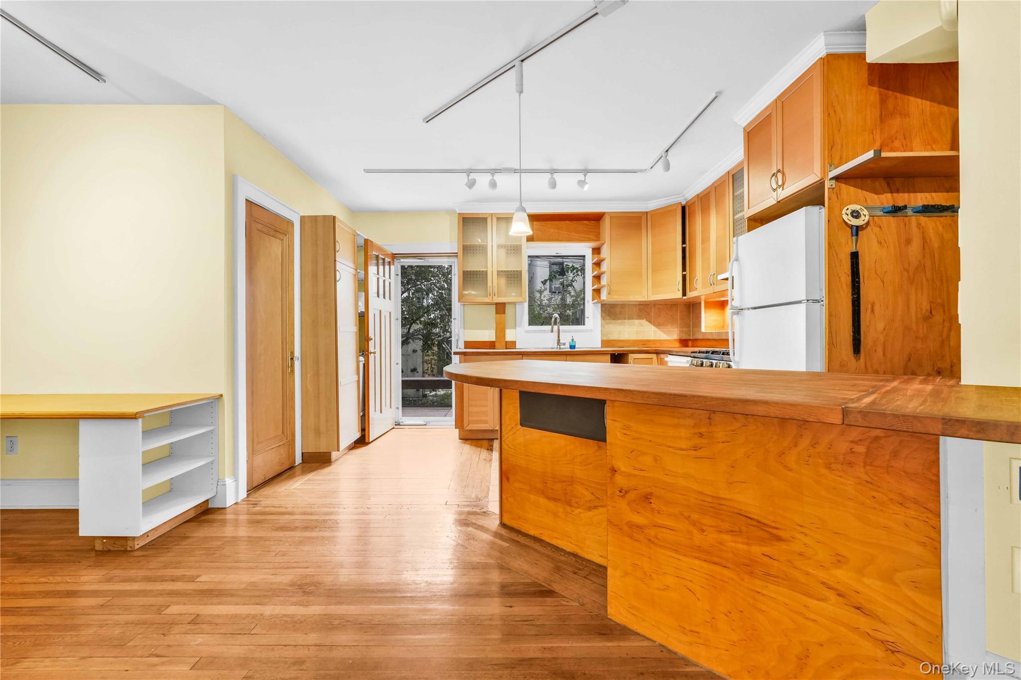 #7 photo, 21-50 28th Street, Astoria , NY 11105