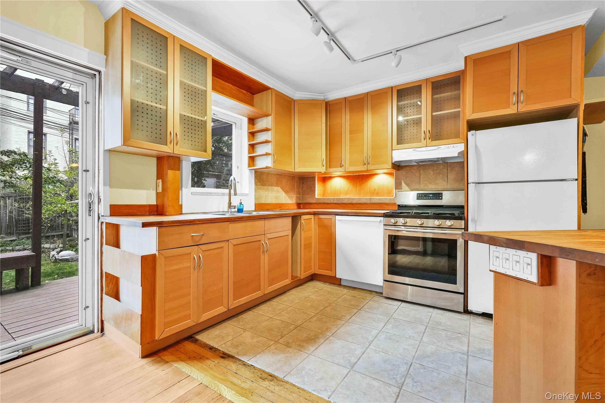 #8 photo, 21-50 28th Street, Astoria , NY 11105