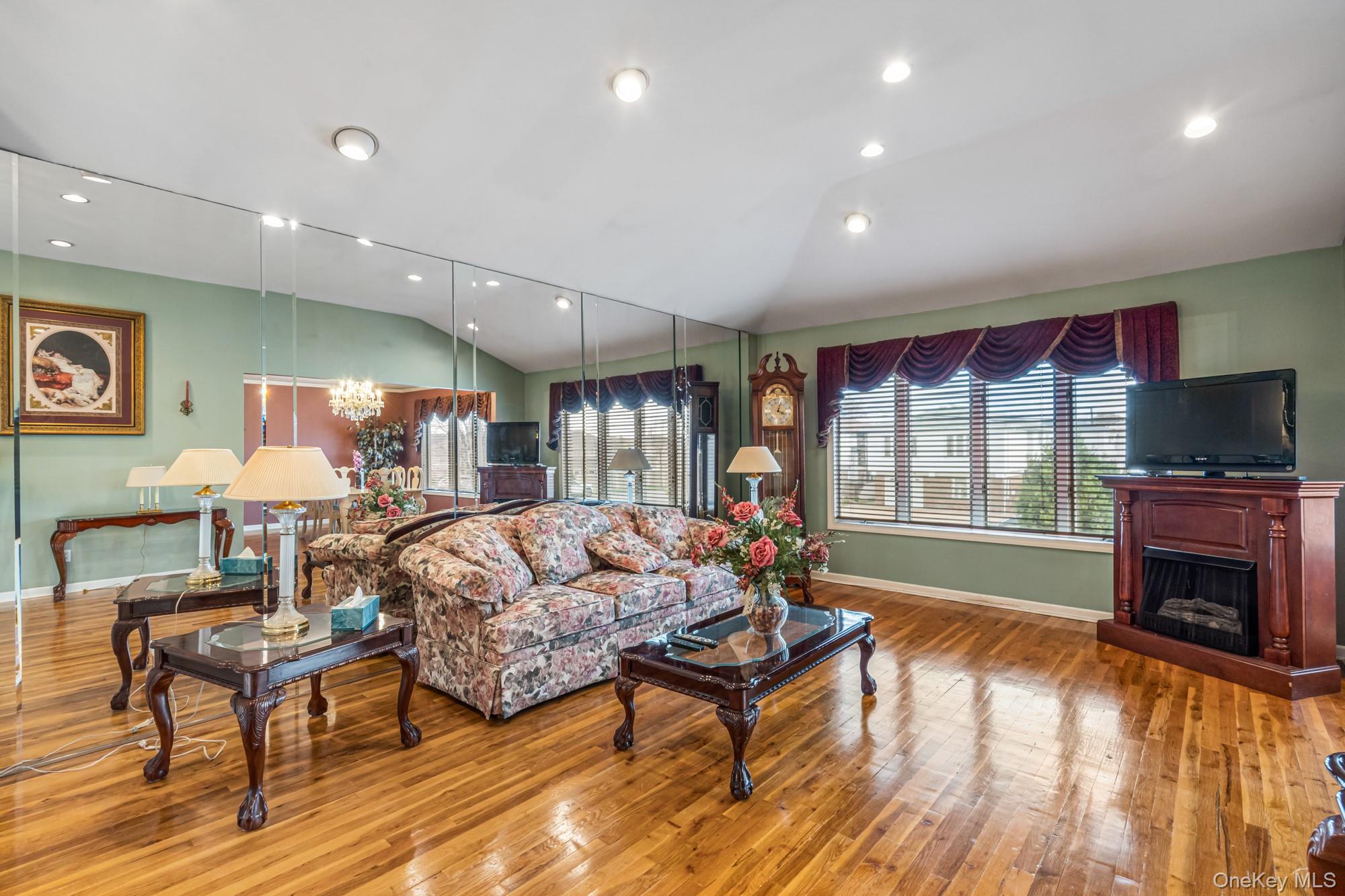 #5 photo, 16148 84th Street, クイーンズ区 Howard Beach , NY 11414