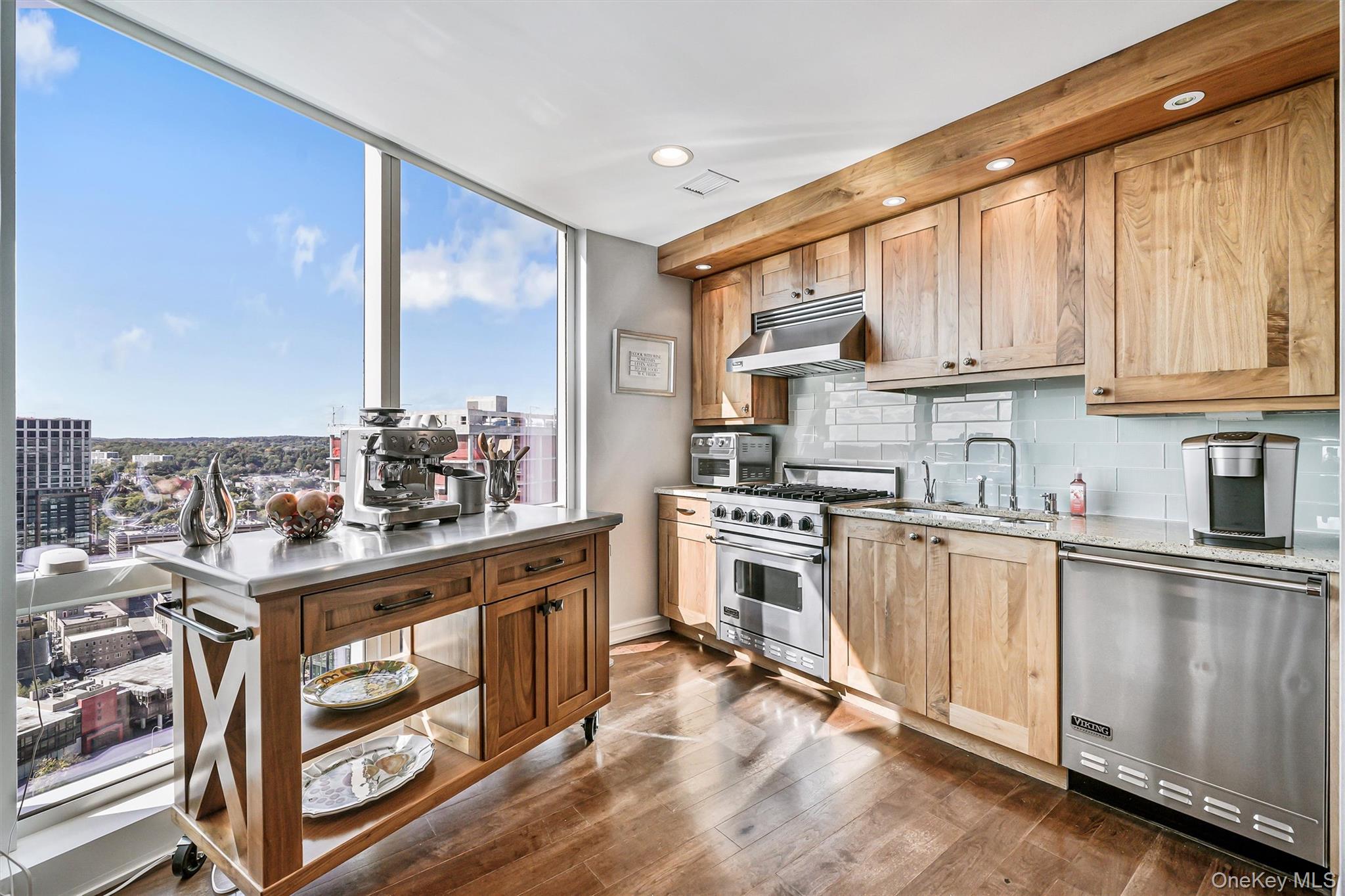 #6 photo, 5 Renaissance Square, White Plains , NY 10601