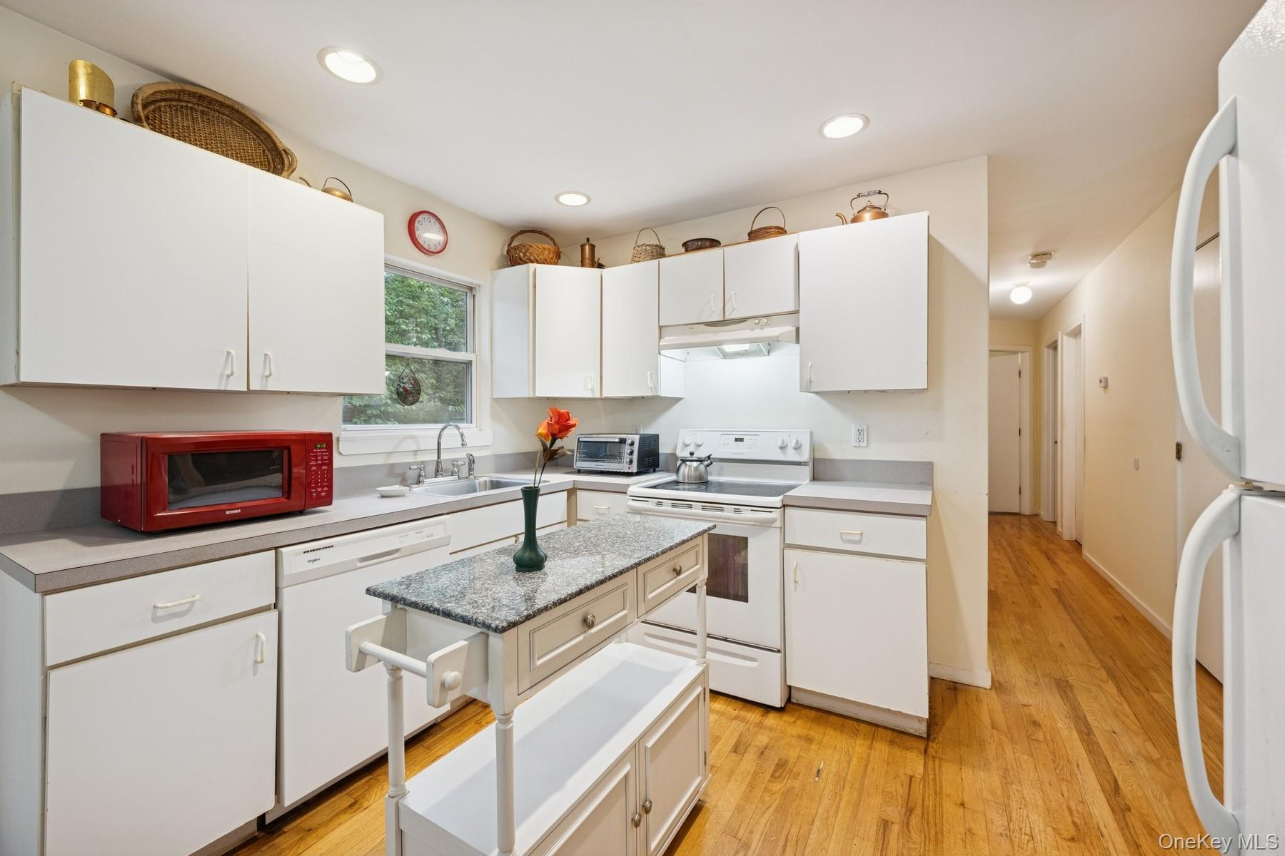 #18 photo, 9 Shinnecock Avenue, East Quogue , NY 11942