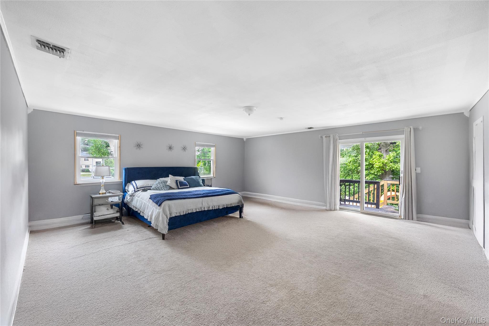 #15 photo, 12 Michael Court, サフォーク郡 Centereach , NY 11720