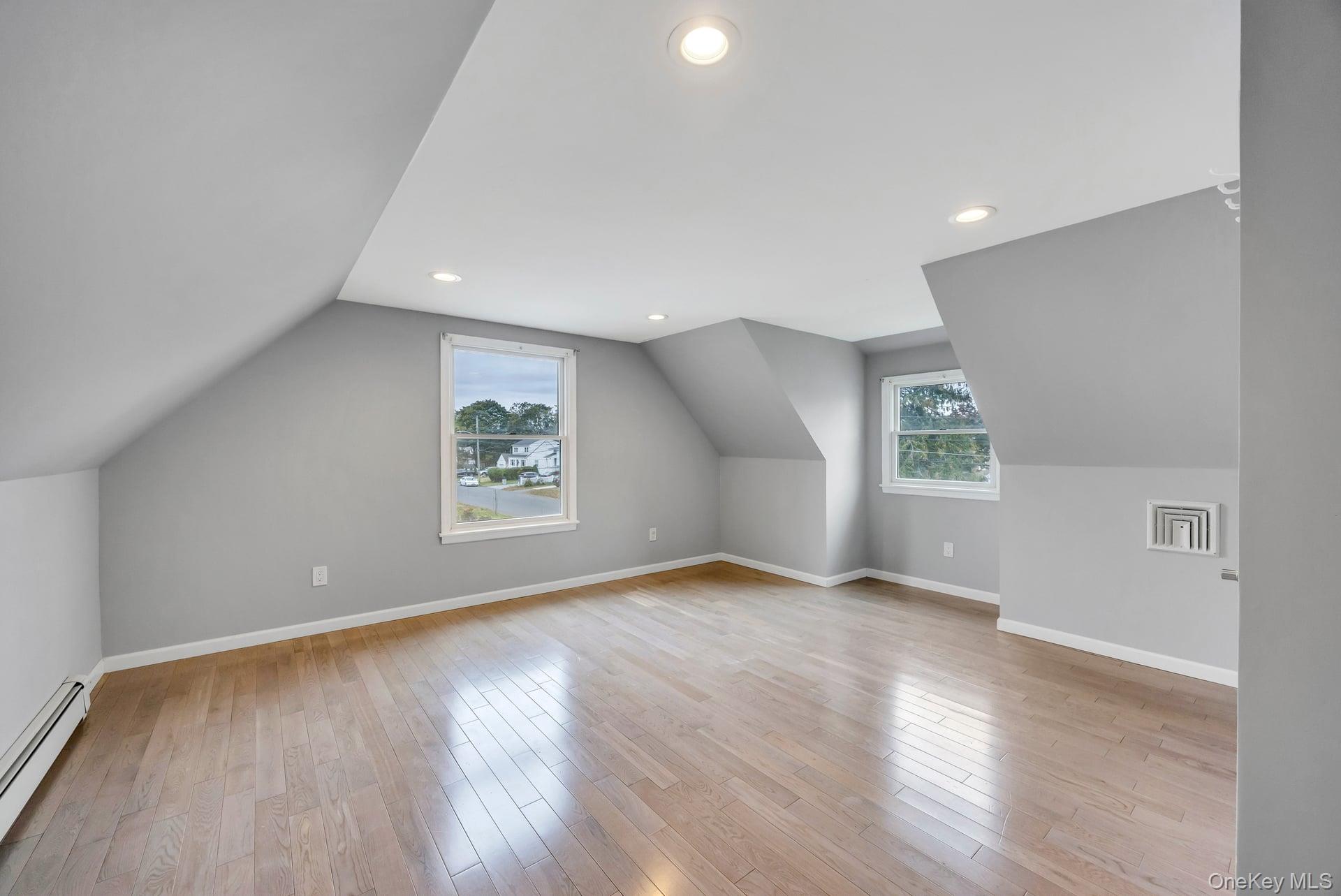 #13 photo, 390 Parkside Court, サフォーク郡 Copiague , NY 11726