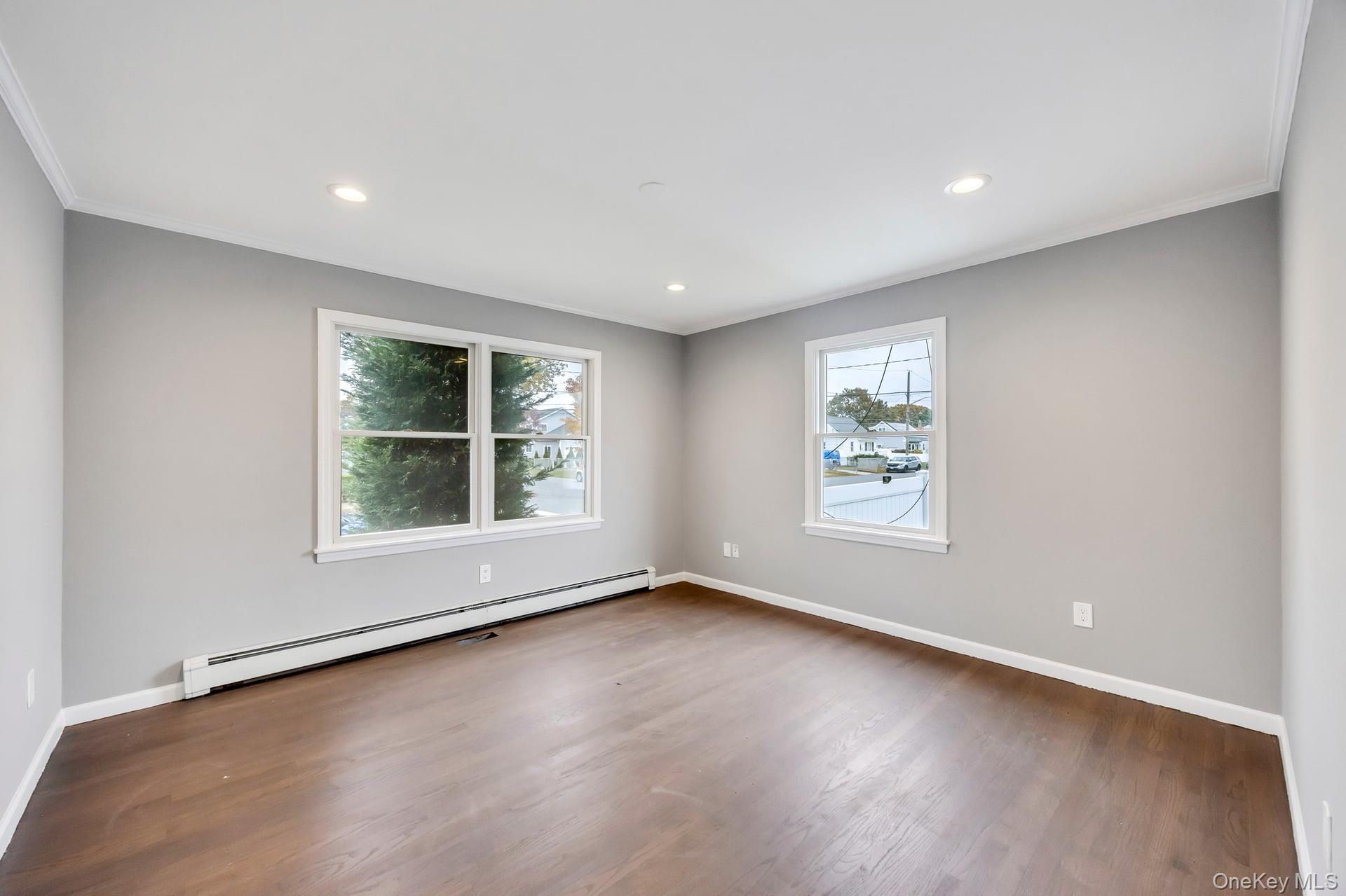 #15 photo, 390 Parkside Court, サフォーク郡 Copiague , NY 11726