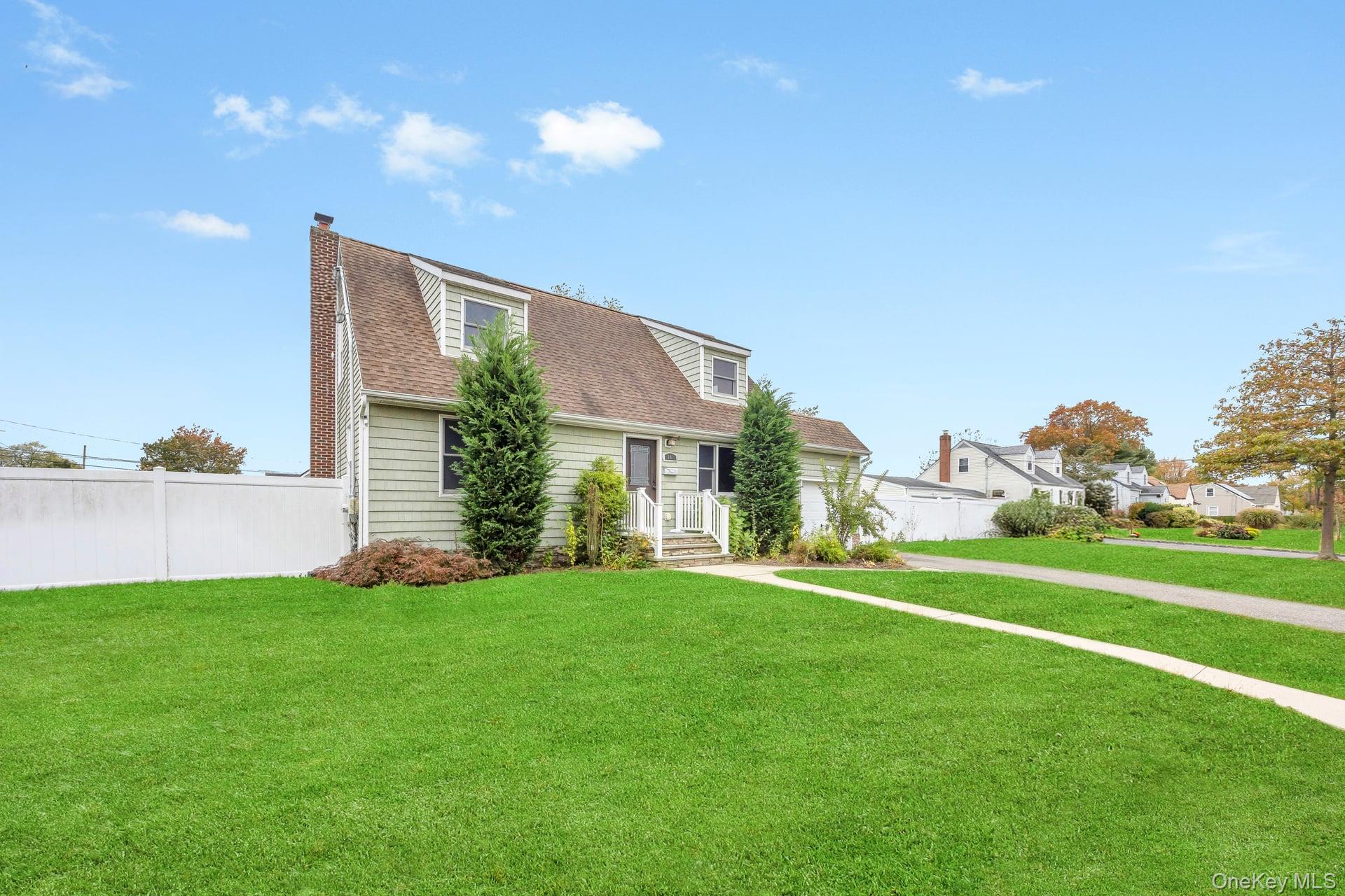 #2 photo, 390 Parkside Court, サフォーク郡 Copiague , NY 11726