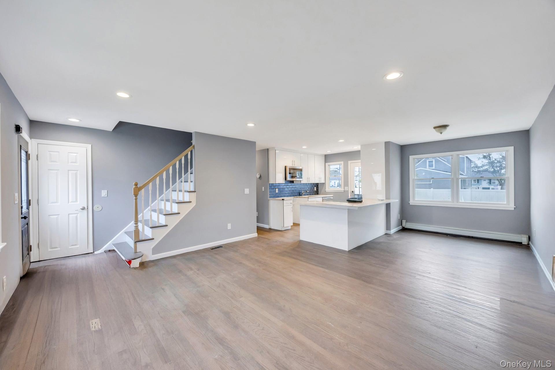 #4 photo, 390 Parkside Court, サフォーク郡 Copiague , NY 11726