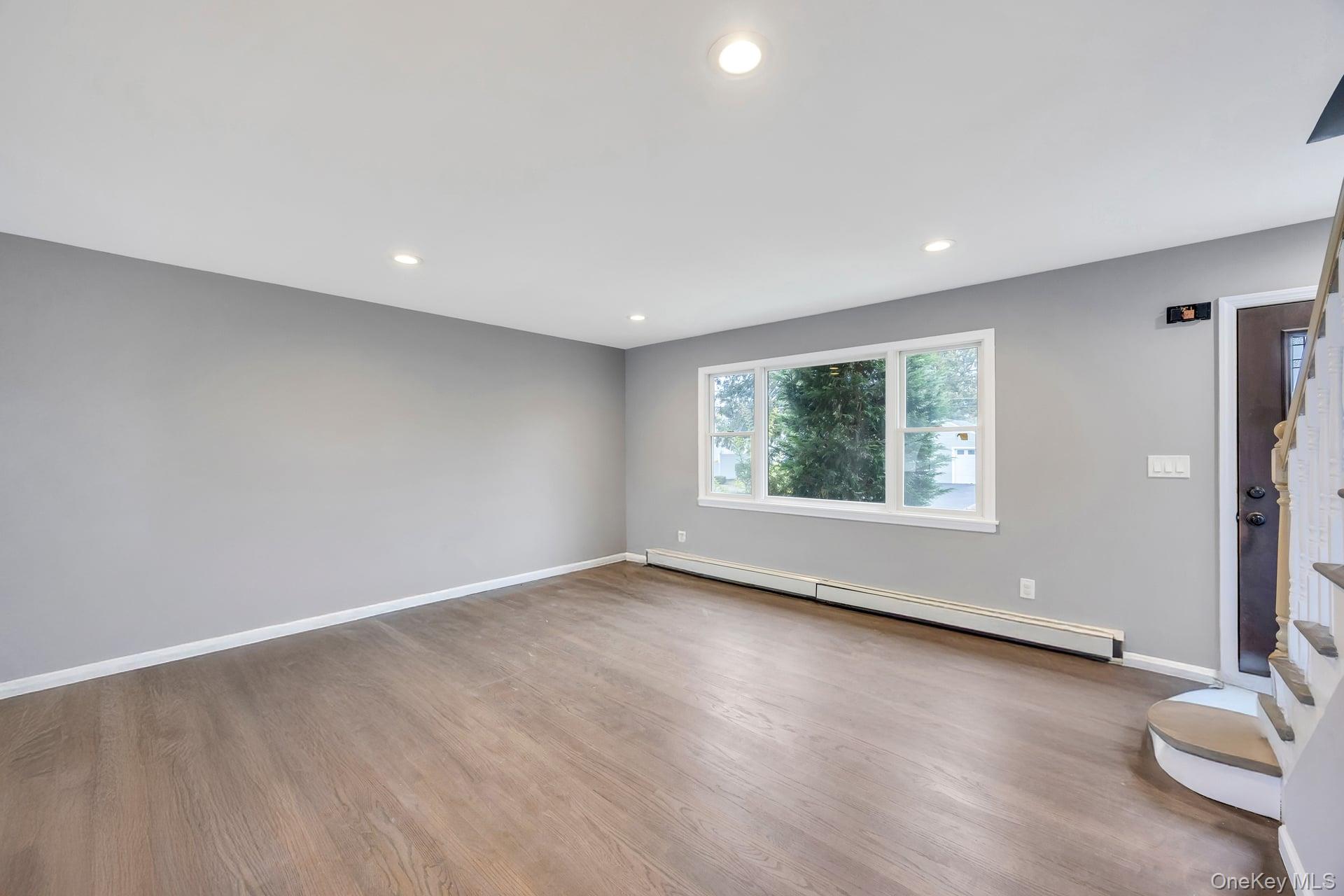 #6 photo, 390 Parkside Court, サフォーク郡 Copiague , NY 11726