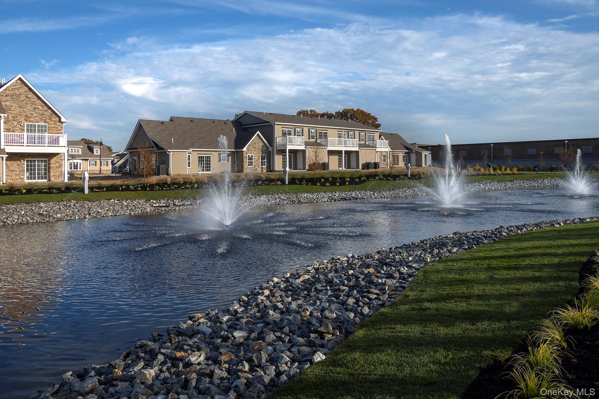 #2 photo, 68 Sunlight Walk, サフォーク郡 Holbrook , NY 11741