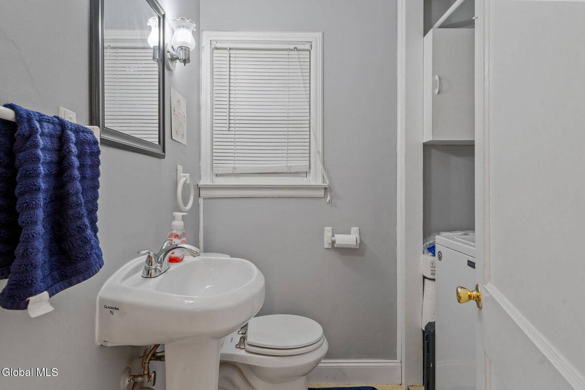 #12 photo, 11 Lilac Lane, Troy , NY 12180