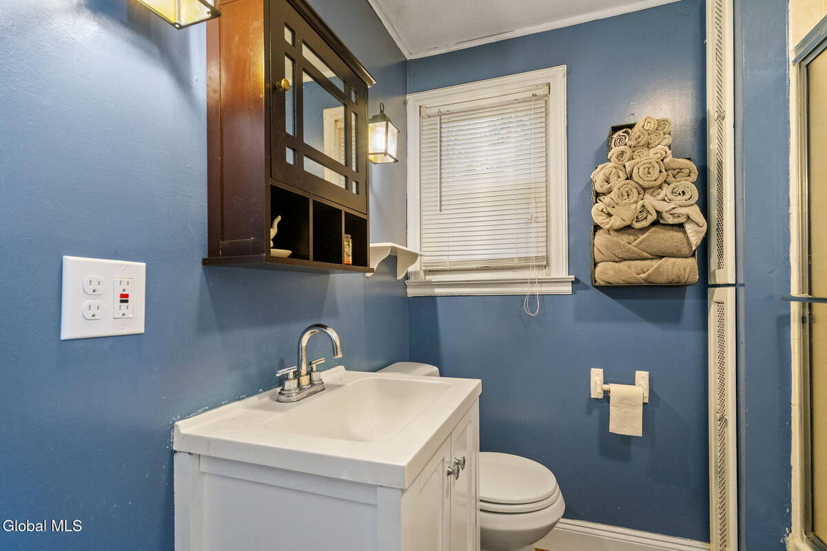 #16 photo, 11 Lilac Lane, Troy , NY 12180