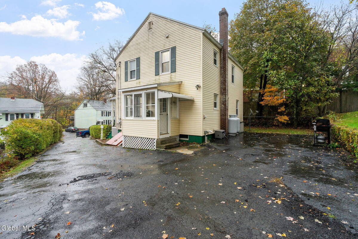 #27 photo, 11 Lilac Lane, Troy , NY 12180