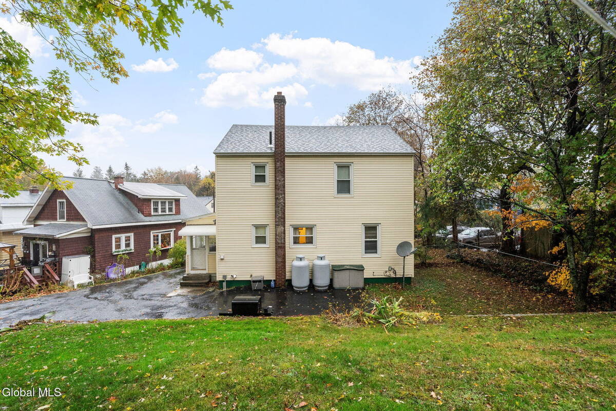 #28 photo, 11 Lilac Lane, Troy , NY 12180