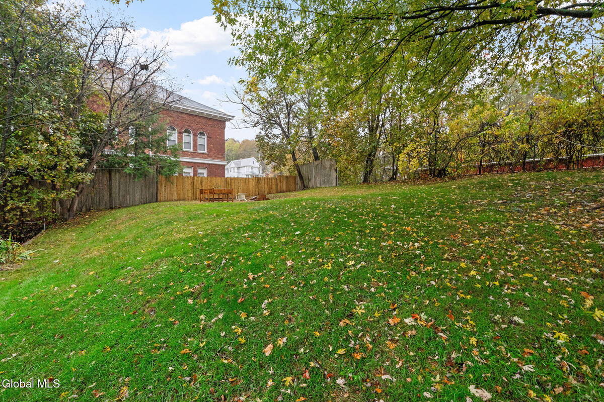 #29 photo, 11 Lilac Lane, Troy , NY 12180