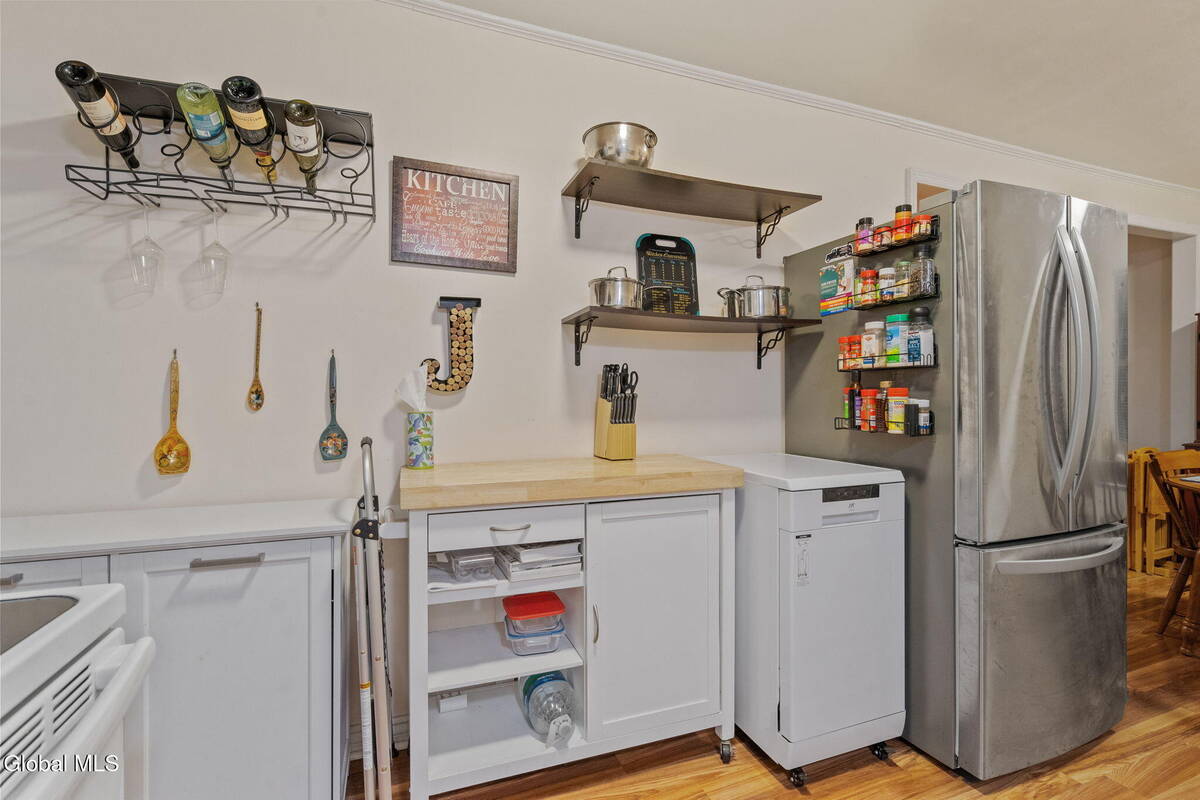 #9 photo, 11 Lilac Lane, Troy , NY 12180