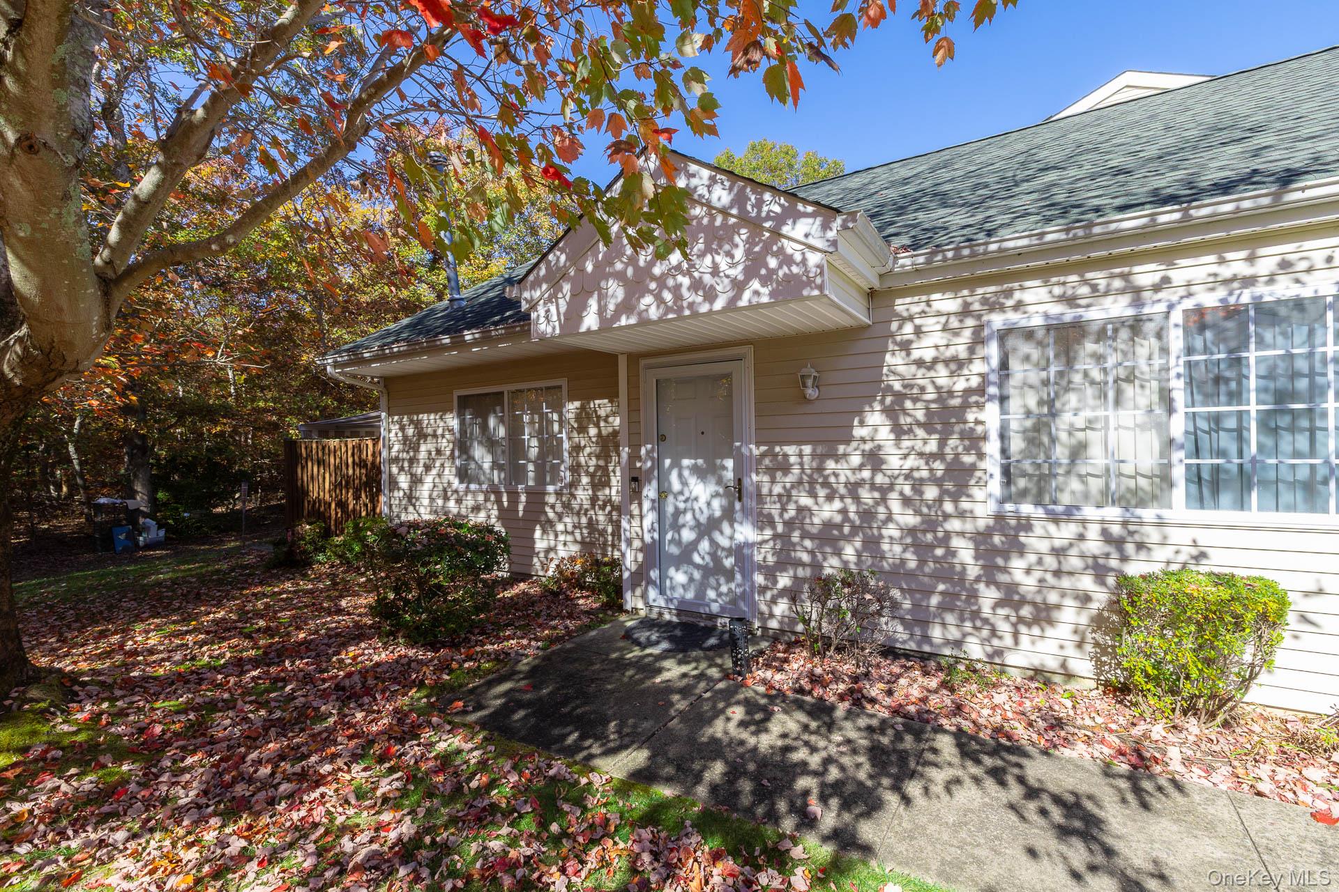 #1 photo, 349 Colonial Circle, サフォーク郡 Manorville , NY 11949