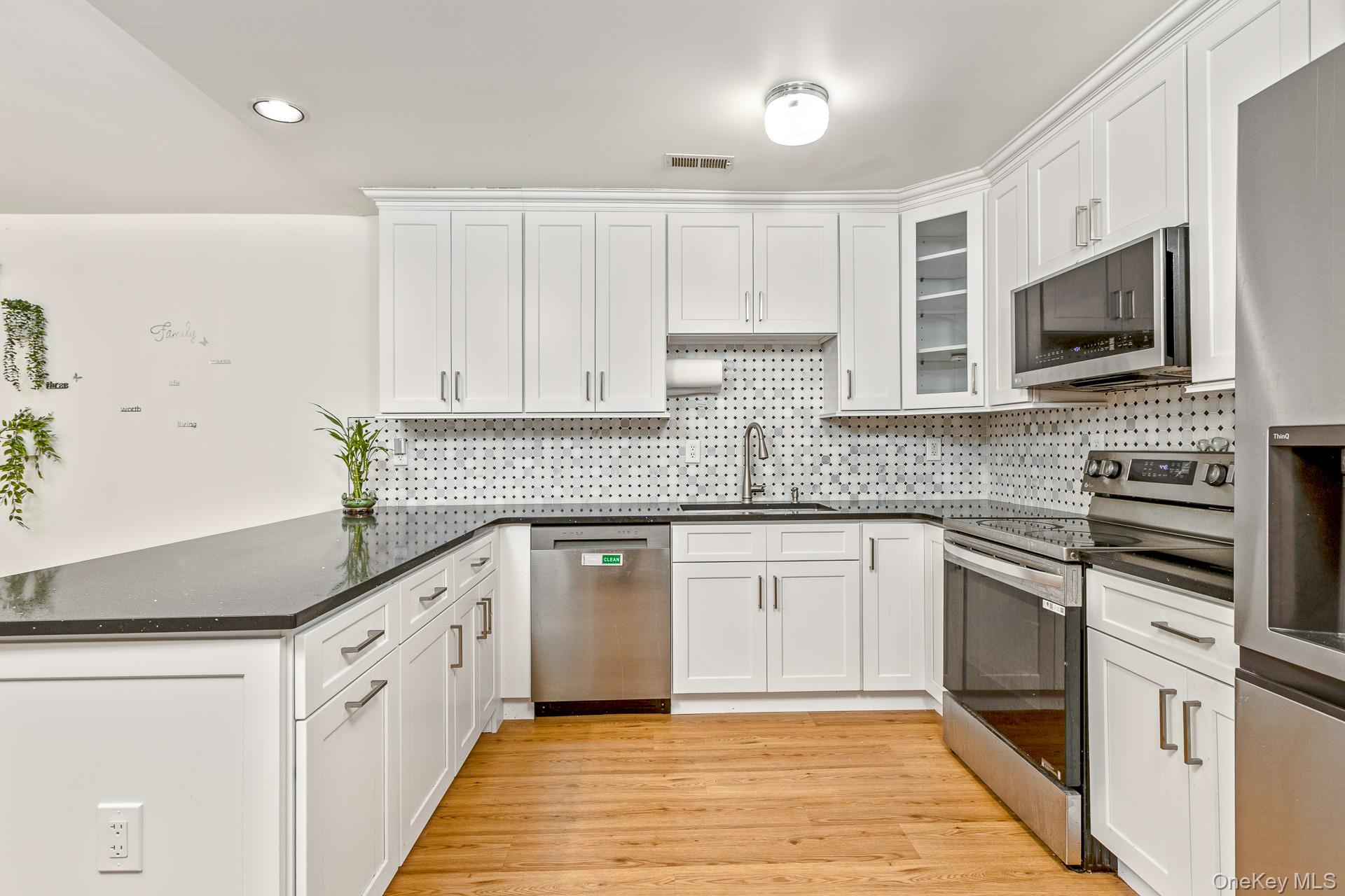 #11 photo, 349 Colonial Circle, サフォーク郡 Manorville , NY 11949