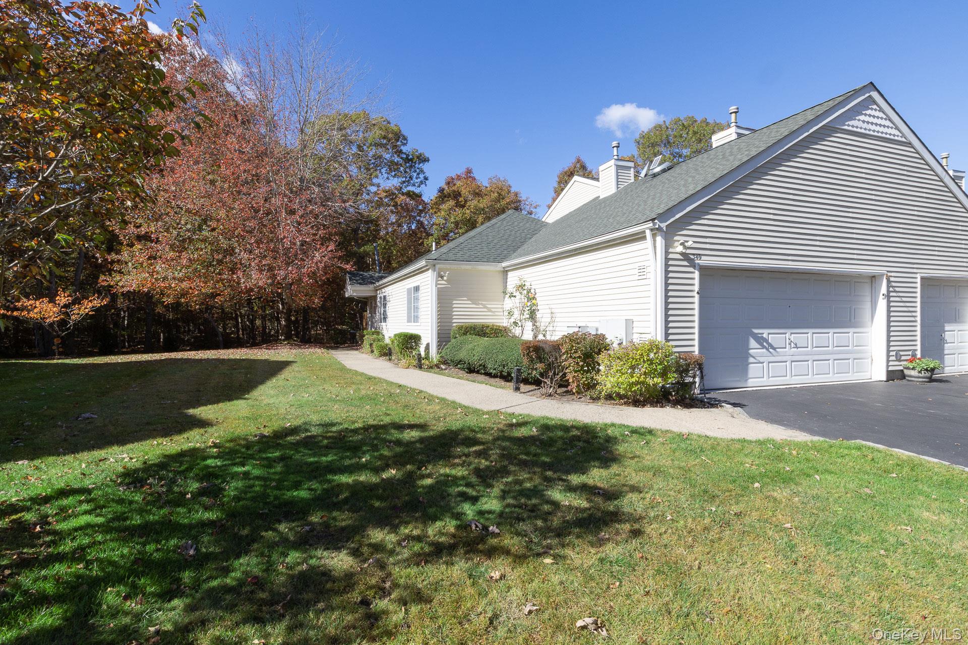 #2 photo, 349 Colonial Circle, サフォーク郡 Manorville , NY 11949