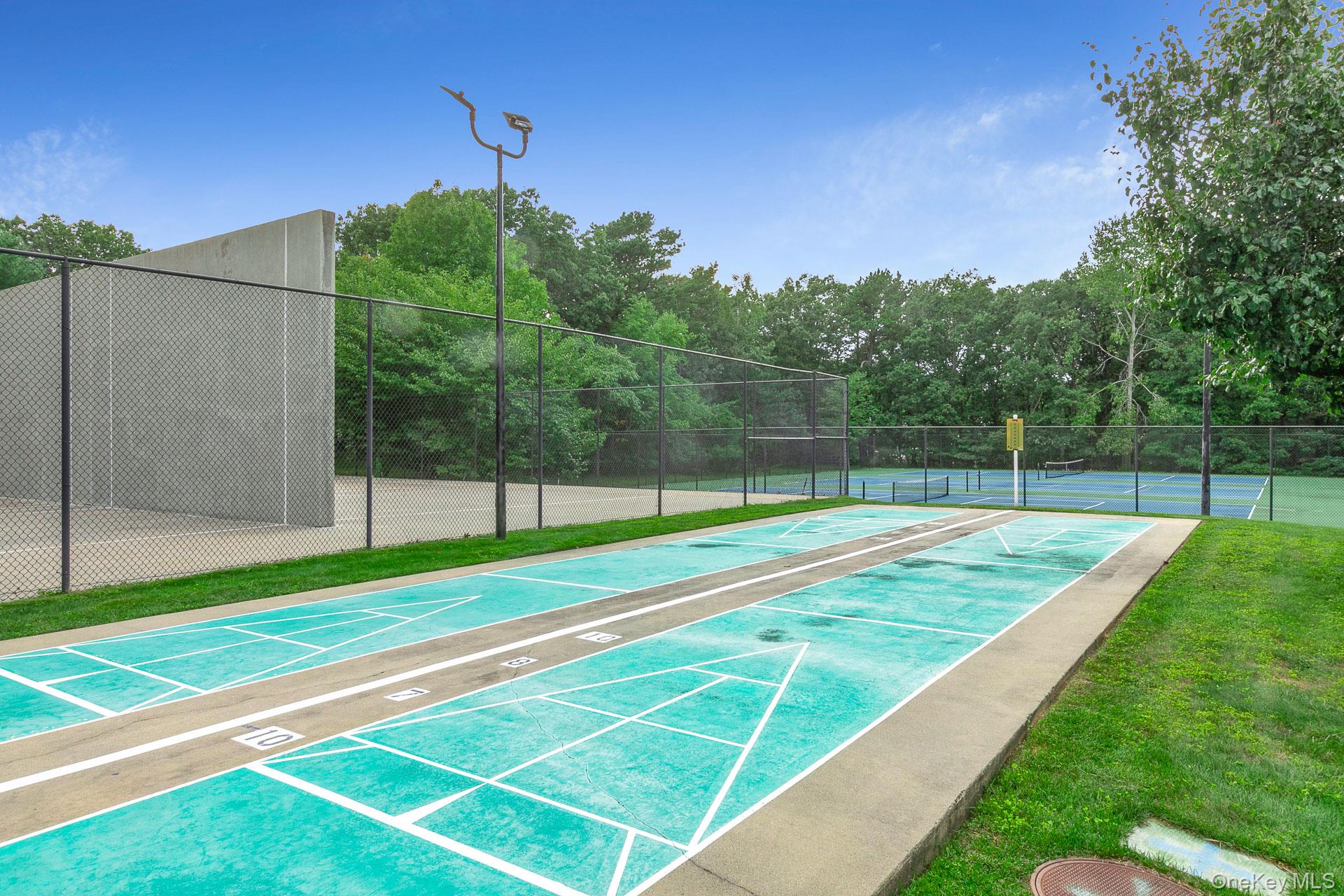 #30 photo, 349 Colonial Circle, サフォーク郡 Manorville , NY 11949