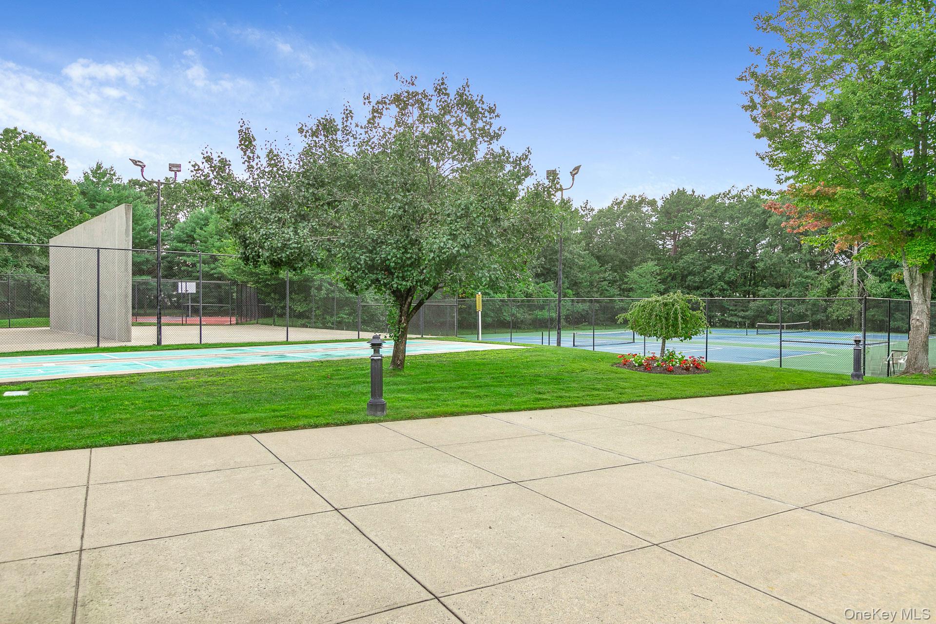 #31 photo, 349 Colonial Circle, サフォーク郡 Manorville , NY 11949