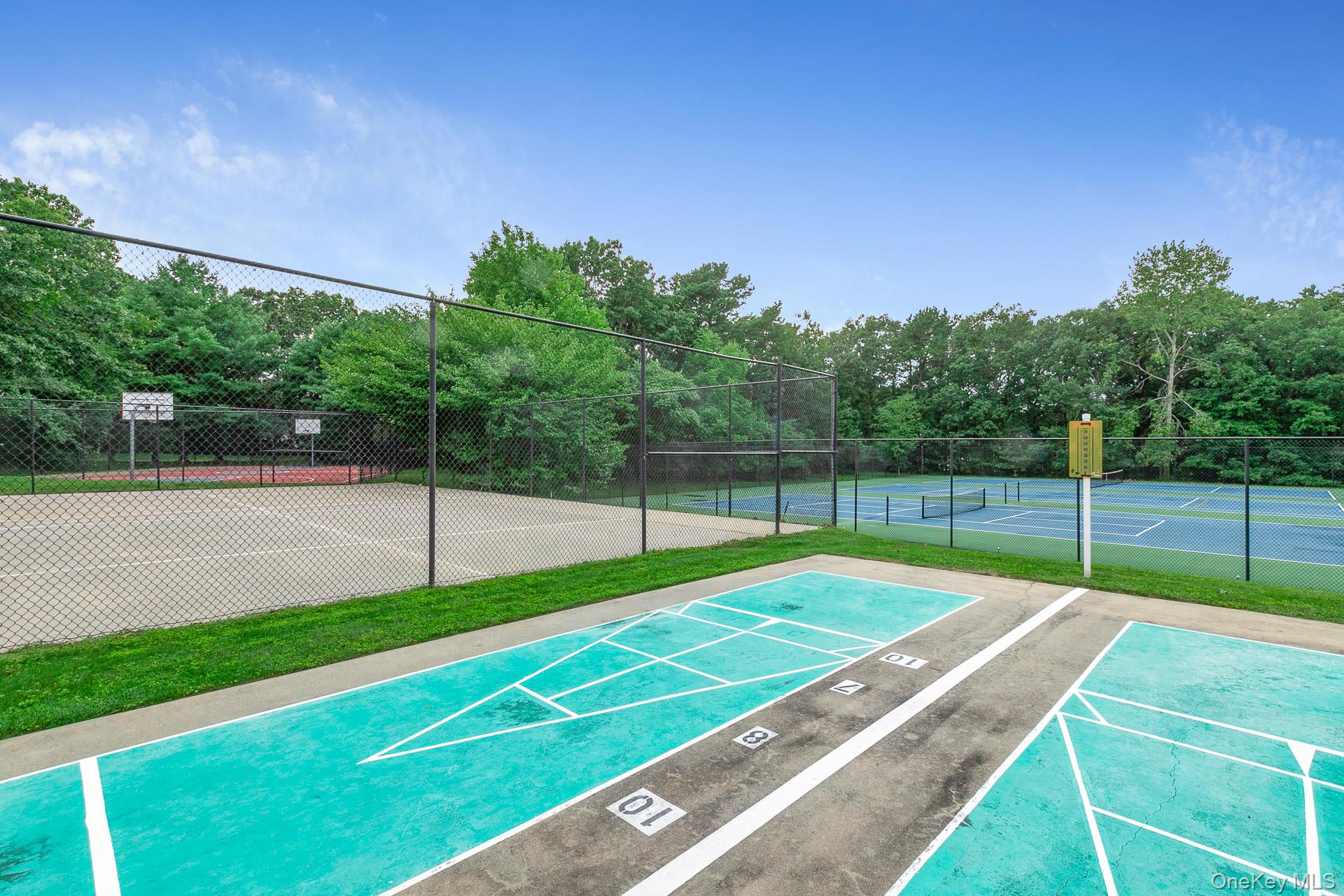 #32 photo, 349 Colonial Circle, サフォーク郡 Manorville , NY 11949