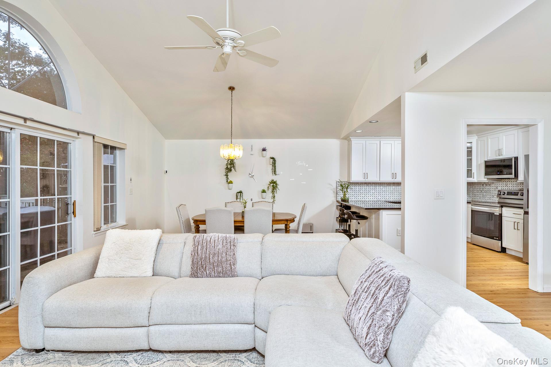 #7 photo, 349 Colonial Circle, サフォーク郡 Manorville , NY 11949