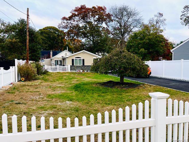 #1 photo, 219 Litchfield Avenue, サフォーク郡 Babylon , NY 11702