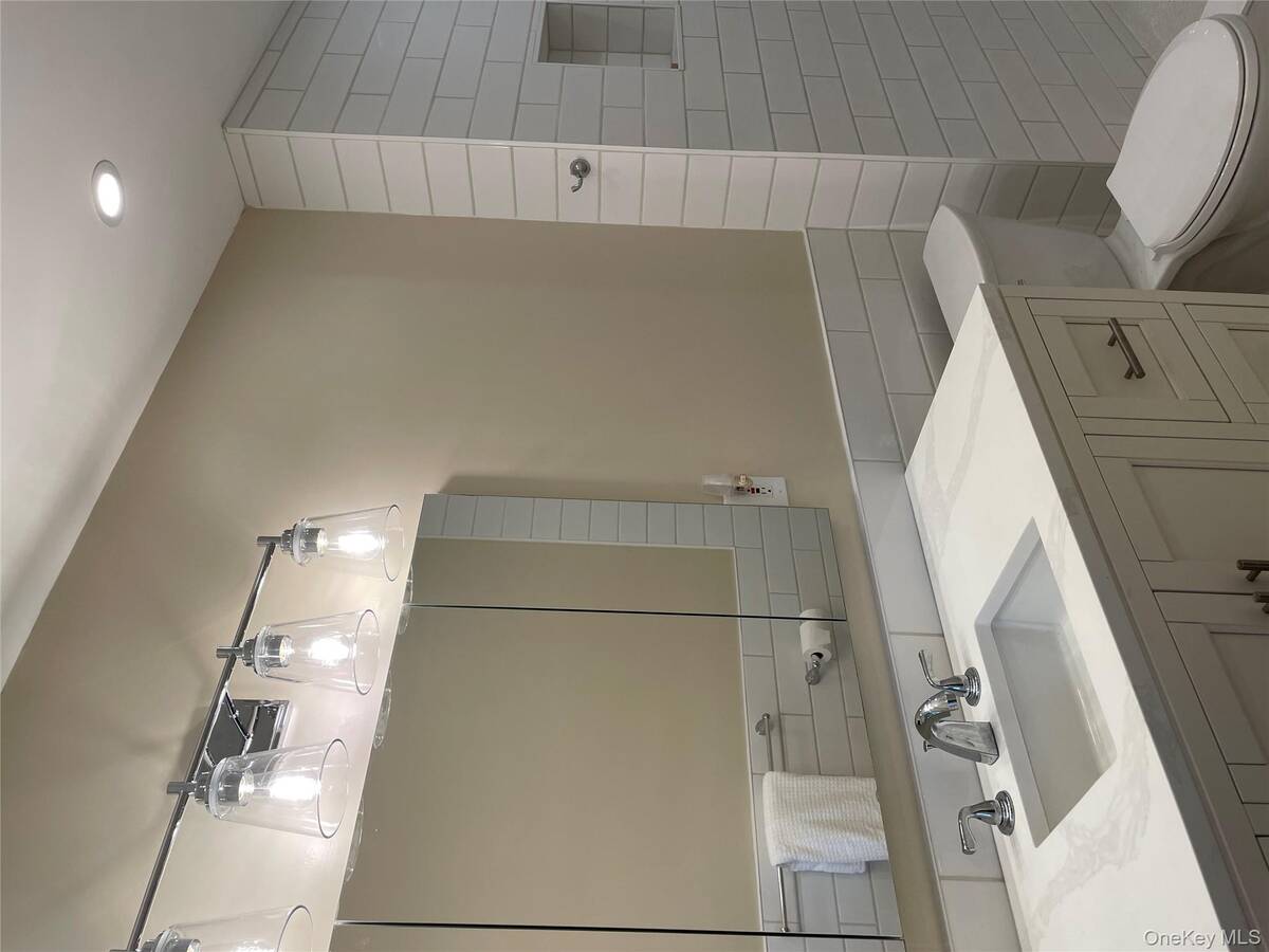 #11 photo, 300 Washington Drive, サフォーク郡 Centerport , NY 11721