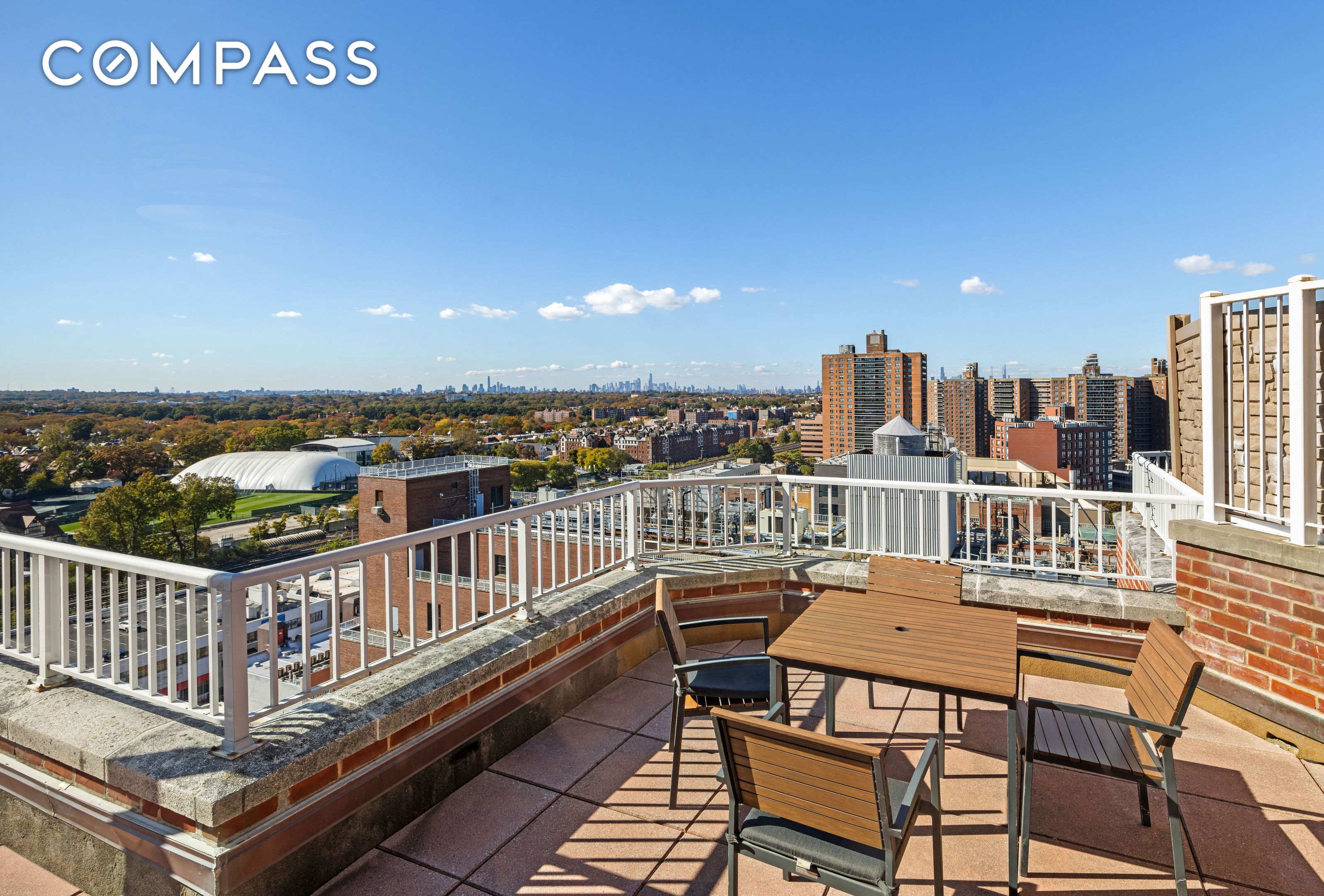 #10 photo, 107-40 Queens Boulevard, クイーンズ区 Forest Hills , NY 11375