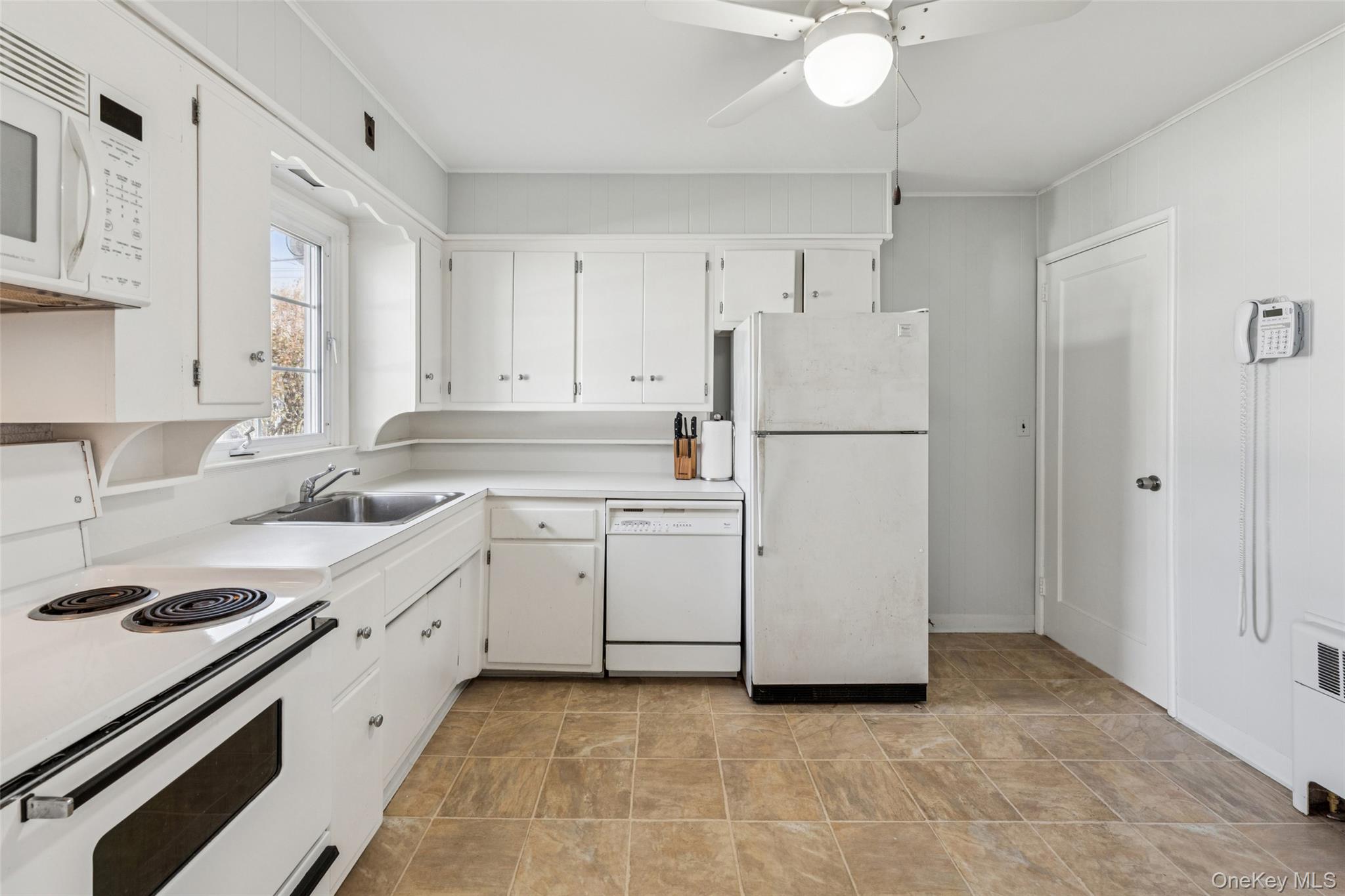 #14 photo, 1689 Barbara Lane, East Meadow , NY 11554